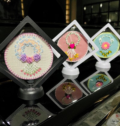 August is another important month for Thai people, as it’s Mother's Day. This time, we hand-embroidered the fabric which similar to the garlands given to mothers on this important day. The participants designed, adapted and used their imaginations to creat own garlands by using variety of techniques.