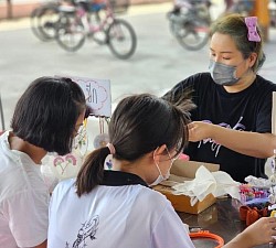 Teaching children how to start embroidery.