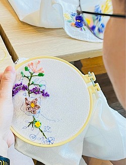 3D Flower Embroidery on Handkerchiefs Workshop